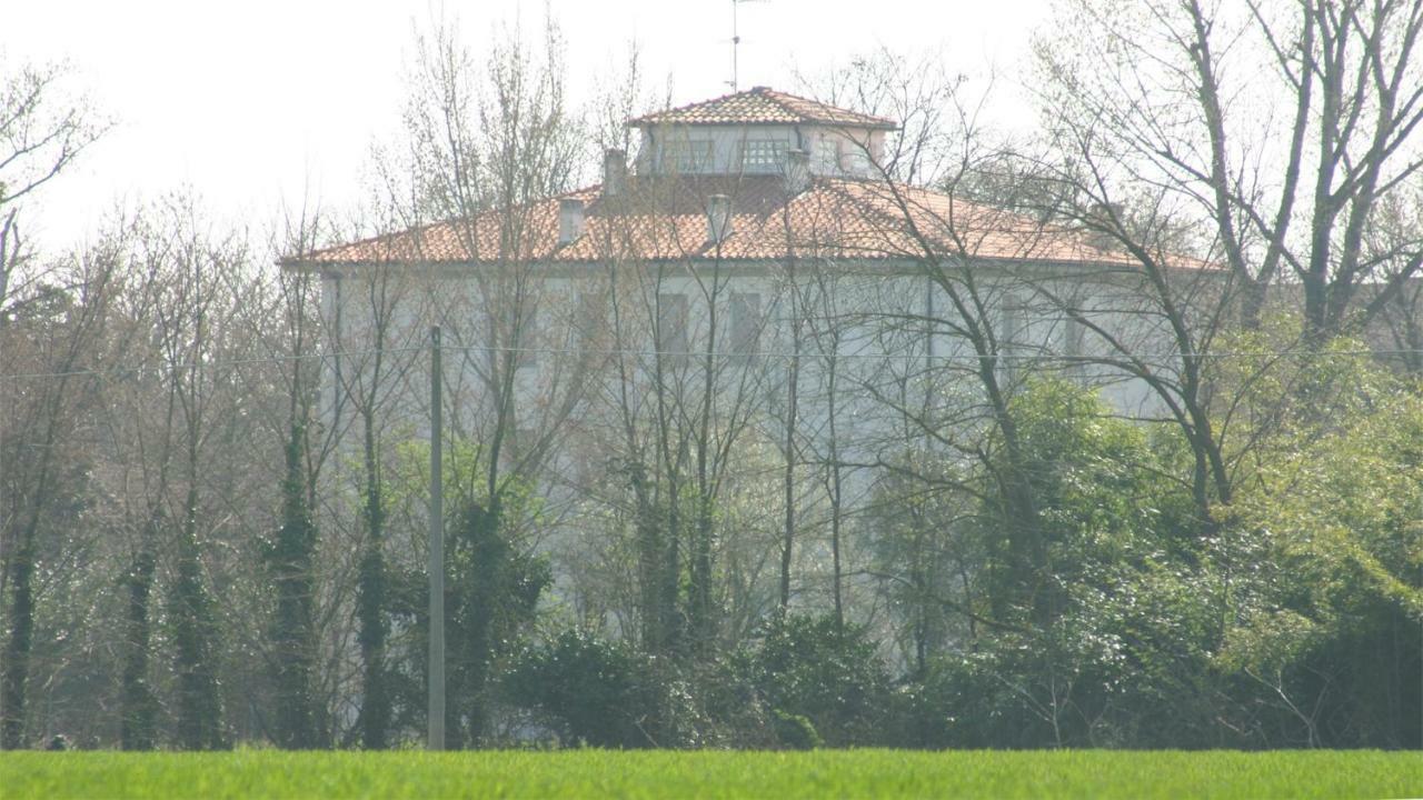 Villa Dei Tigli San Vicenzo di Galliera Kültér fotó